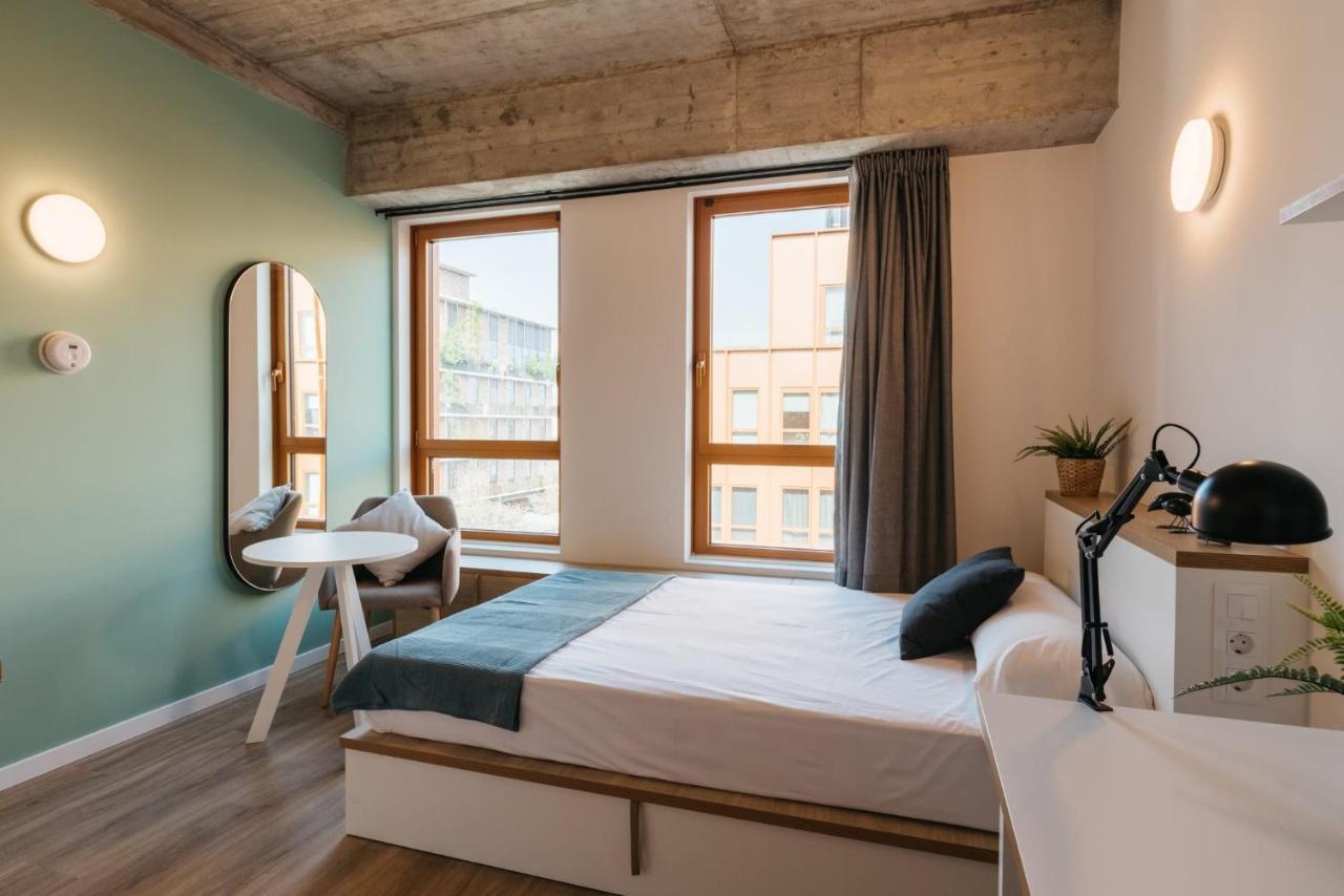 For Students Studying In Barcelona Only - Stunning Spacious Studios And Private Rooms At Pallars Student Accommodation Ngoại thất bức ảnh