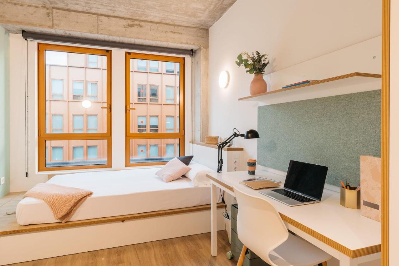 For Students Studying In Barcelona Only - Stunning Spacious Studios And Private Rooms At Pallars Student Accommodation Ngoại thất bức ảnh