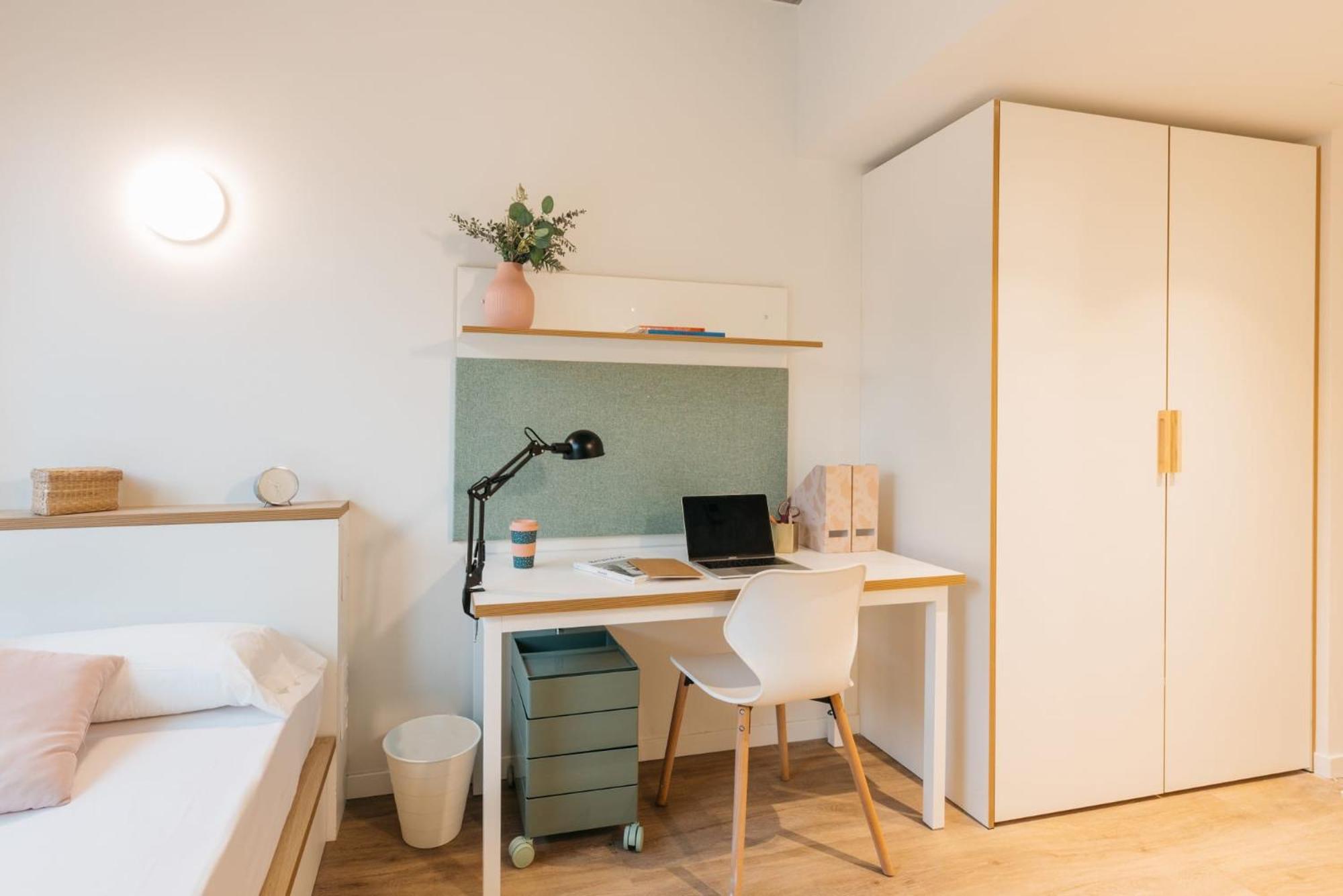 For Students Studying In Barcelona Only - Stunning Spacious Studios And Private Rooms At Pallars Student Accommodation Ngoại thất bức ảnh